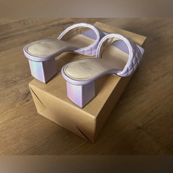 URBAN OUTFITTERS-NWT/Box Women's Quilted Lavender Sandals - Picture 13 of 16